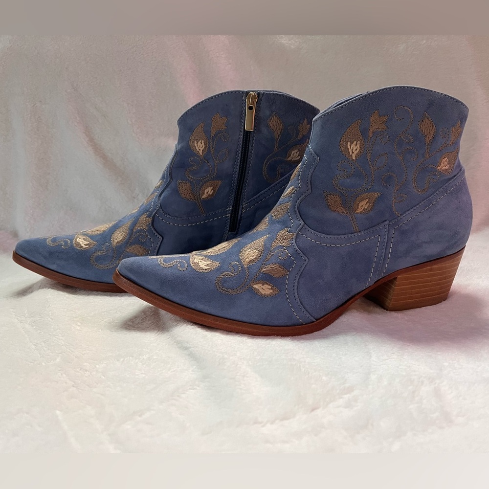 Sundance Vero Cuoio Blue Embroidered Boots - Size 9.5 - New